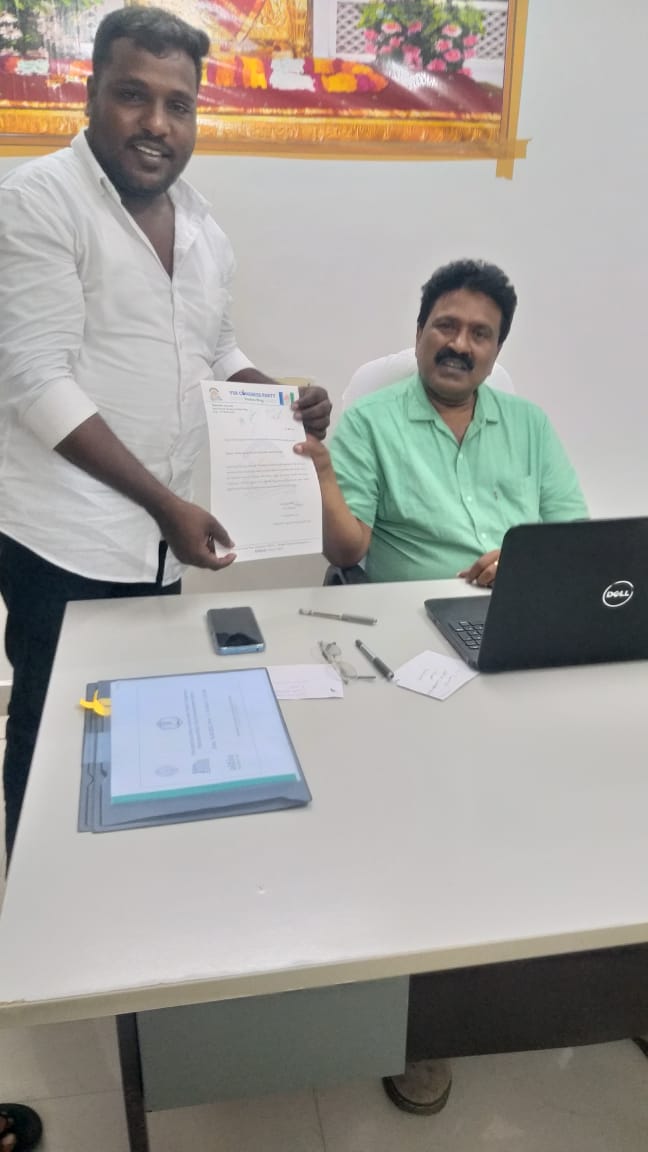 VGajendraBJP's tweet photo. వైఎస్సార్సీపీ విద్యార్థి విభాగం రాష్ట్ర ప్రధాన కార్యదర్శి గజేంద్ర గారు  తిరుపతి జిల్లా గ్రామీణ ఉపాధి హామీ పథకం PD గారిని మర్యాద పూర్వకంగా కలవడం జరిగింది. https://t.co/k14NCEbpHJ