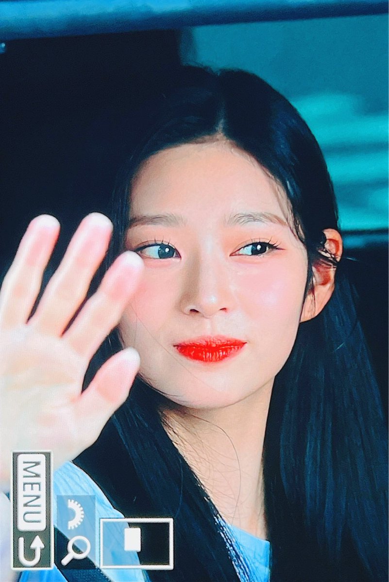 010205mj's tweet photo. 220820 🤣🤣 #김민주 #KIMMINJU https://t.co/fGBIG899v6