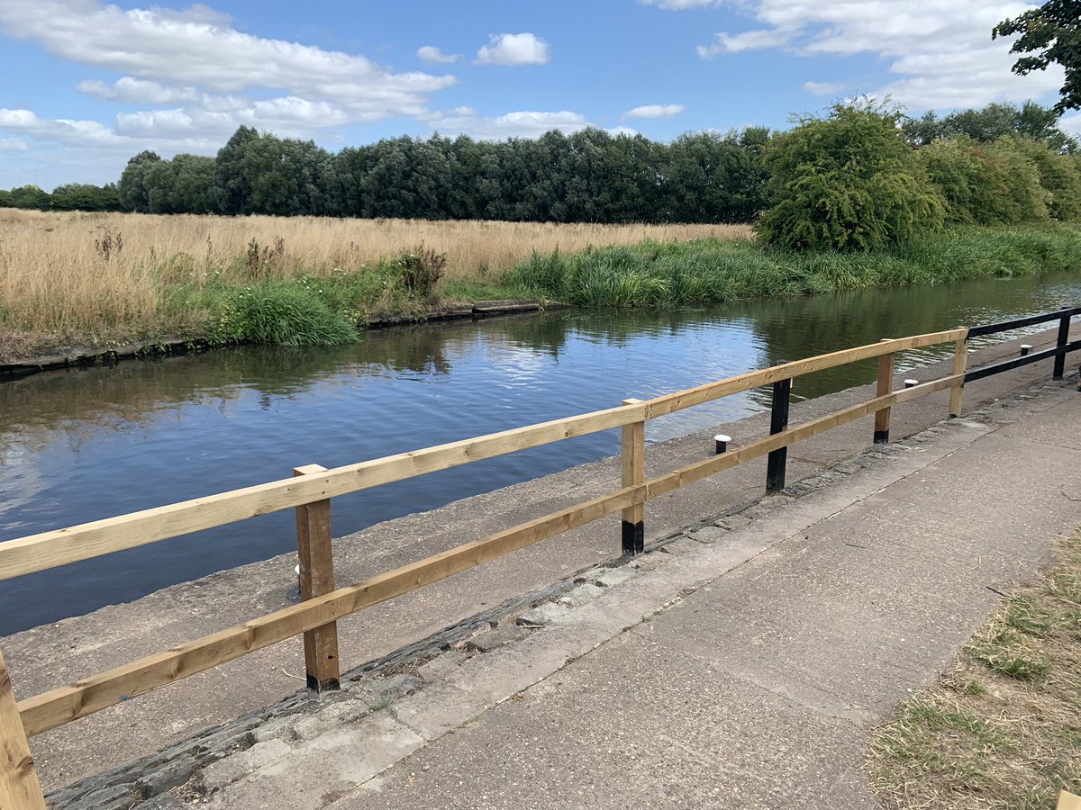 CCV8R's tweet photo. Fence repairs at Swarkestone Lock by the South Derbyshire Towpath Taskforce. @CRTEastMidlands https://t.co/5KiRVRos88
