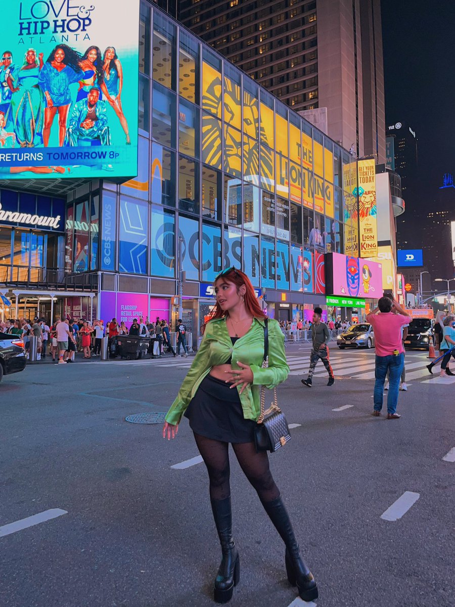 iamandrea_b's tweet photo. Times Square baby✨💖😜 https://t.co/h2FEl5RXWx