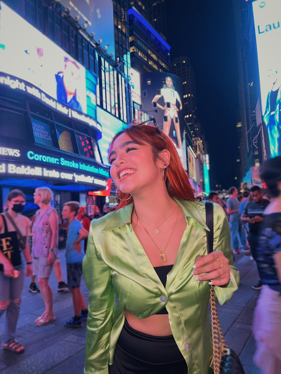 iamandrea_b's tweet photo. Times Square baby✨💖😜 https://t.co/h2FEl5RXWx