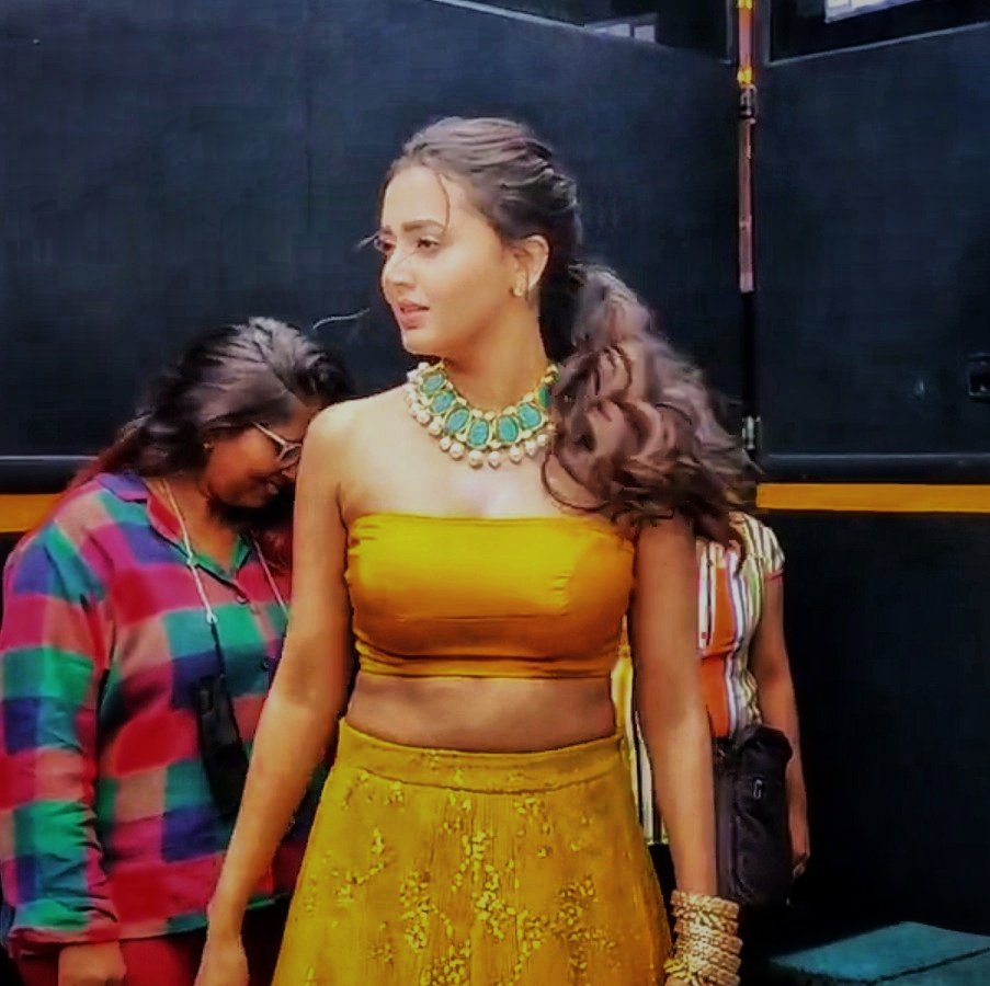 yehlamhee's tweet photo. She is looking soooo pretty 🥺🧡

Ah..i love love the hair &amp; the make-up &amp; Everything!!
Hayeee....Pretty girl @itsmetejasswi

#TejRan #TejasswiPrakash https://t.co/yGMLGPnJh3
