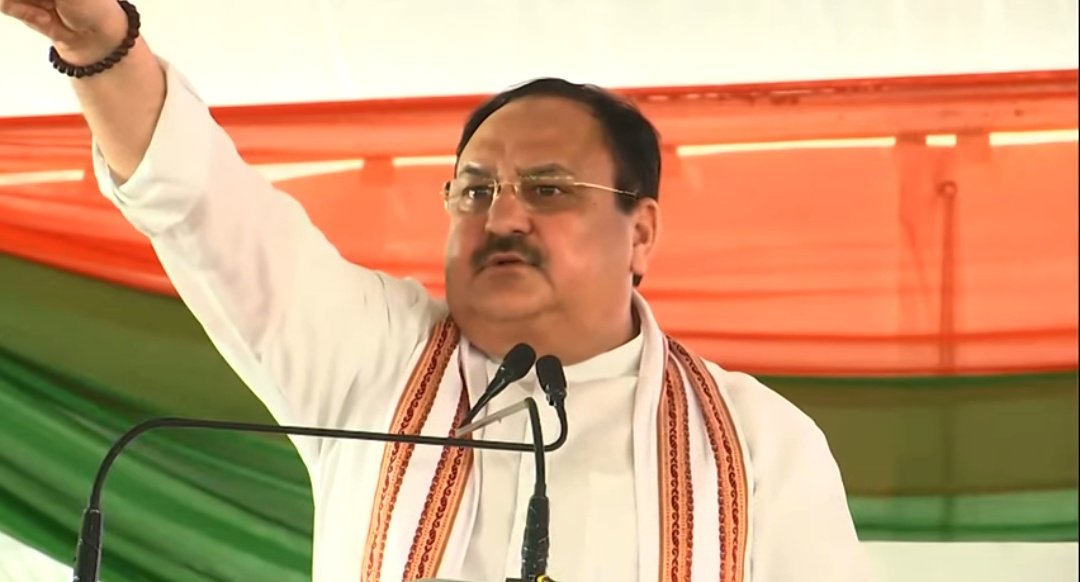 BJP4India's tweet photo. अटल जी ने हिमाचल को 10 वर्ष के लिए इंडस्ट्रियल पैकेज दिया था।

लेकिन मनमोहन सिंह ने आते  ही 7 साल बाद वह पैकेज खत्म कर दिया था।

- श्री @JPNadda https://t.co/g0SktOvq0W
