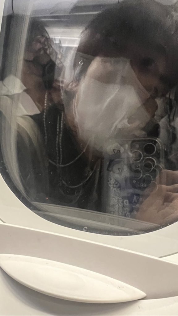 Biu: Nadie se dará cuenta si subo la foto borrosa
Bubble: *inmediatamente nota a Bible* 😅

Biu, Bubble tiene ojo de halcón 🤣