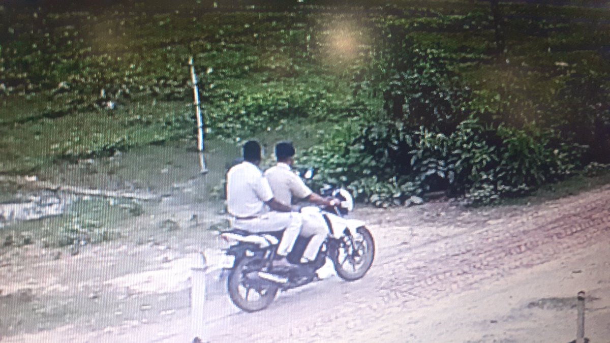 GopalSi12946817's tweet photo. @myogiadityanath
@CMOfficeUP
@ChiefSecyUP
@DrArun_BJP
@navsekera
@spgoyal
@CentralIfs
मैलानी में टिंबर व्यापारी को फसाने के मामले में  गर्दन को फंसता देख,खुटार रेंज तत्कालीन रेंजर डीएस यादव चार्ज देने के बाद भी अभी तक रेंज में अपना डेरा जमा कर,जांच को प्रभावित कर रहा हैं
ध्यान दे https://t.co/DNqqCrXxaU