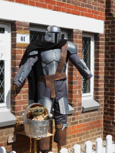 MrsWaterVole's tweet photo. Star Wars scarecrows seen yesterday at Flamstead Scarecrow Festival https://t.co/hx5mIRnbT4
