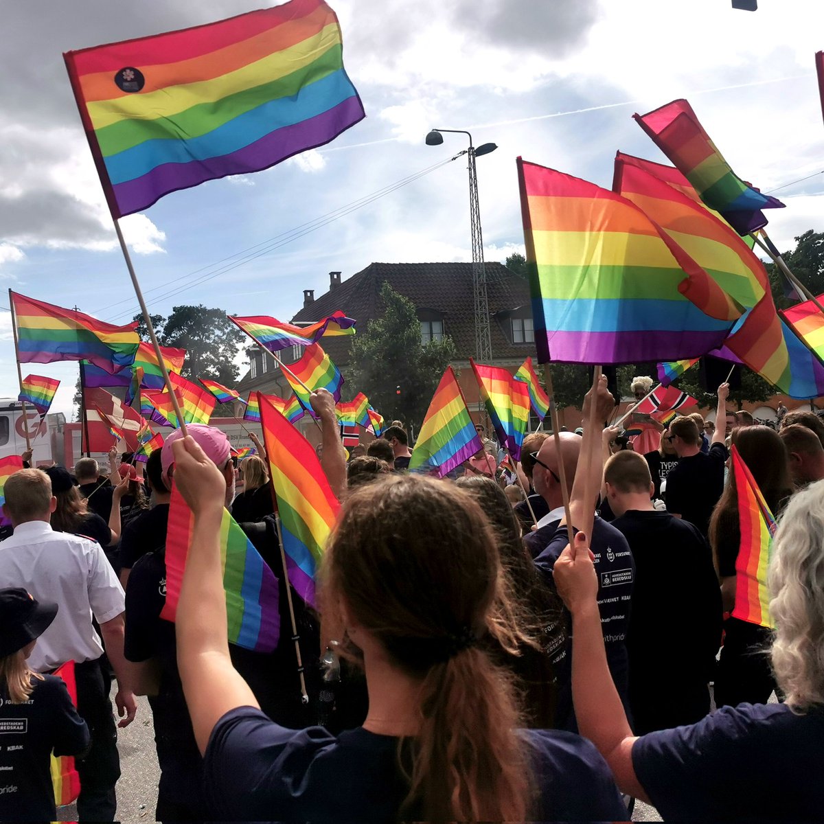 Personelkomm's tweet photo. og går i dag med i paraden fra Frederiksberg Rådhus til Rådhuspladsen.

@forsvaret @beredskabsstyrelsen @Hjemmevaernet

#værdatkæmpefor #servewithpride #mereendalmindeligHR #cphpride https://t.co/4UR6w79Wam