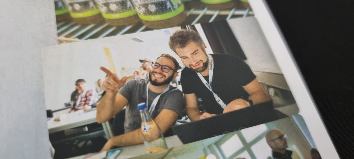 Wohli's tweet image. Was das Gästebuch des #ccb22 mit den Bildern vom früher eindeutig beweist: Wir sind nxiht älter geworden. #ccb