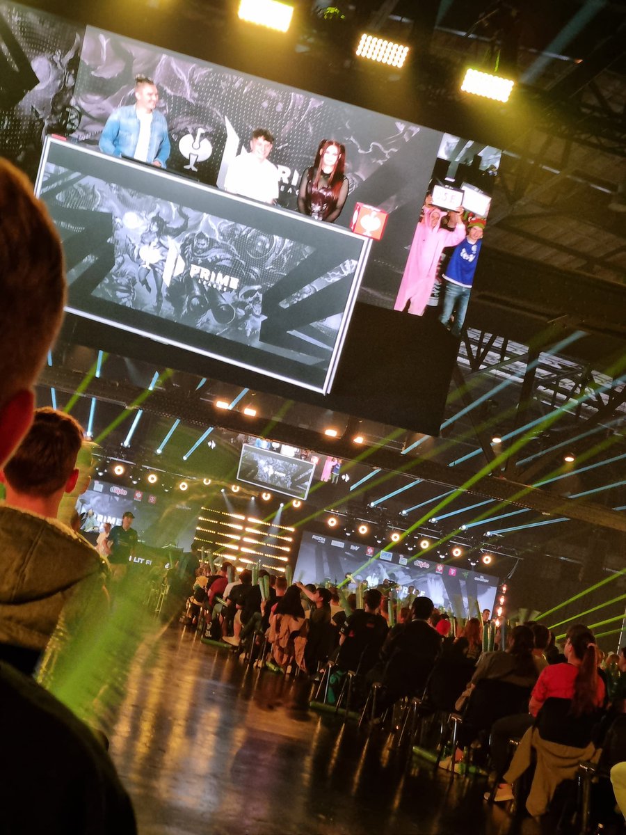 #primeleague #EndlichOffline die Stimmung ist gigantisch. Größtes Lob an die Orga. GG