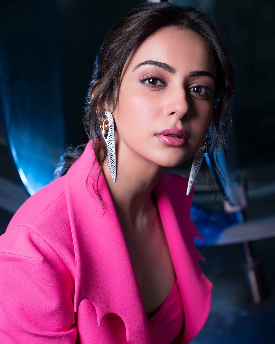 Rakulpreet's tweet photo. Always look on the pink side of life 💕 #Cuttputlli on sept 2nd 😁 https://t.co/6zhFjo2vSp