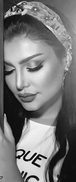 "أتعرفون مـاهو الغريب فى مشـاعـرنـا
أننـا نبتعد
ونحن فى أمس الحاجة للقُرب
نتماسگ
ونحن فى أمس الحاجة للانهيـار
نصمت
ونحن فى أمس الحاجة للعتـاب
نبتسم
ونحن فى أمس الحاجة للبُـكاء
نعم، قد نبدو بخيــر
ولكن لن يبـوح أحدُنـا بما يؤلمه
فـ بعض الكذب كرامة" ..!!🏹🖤