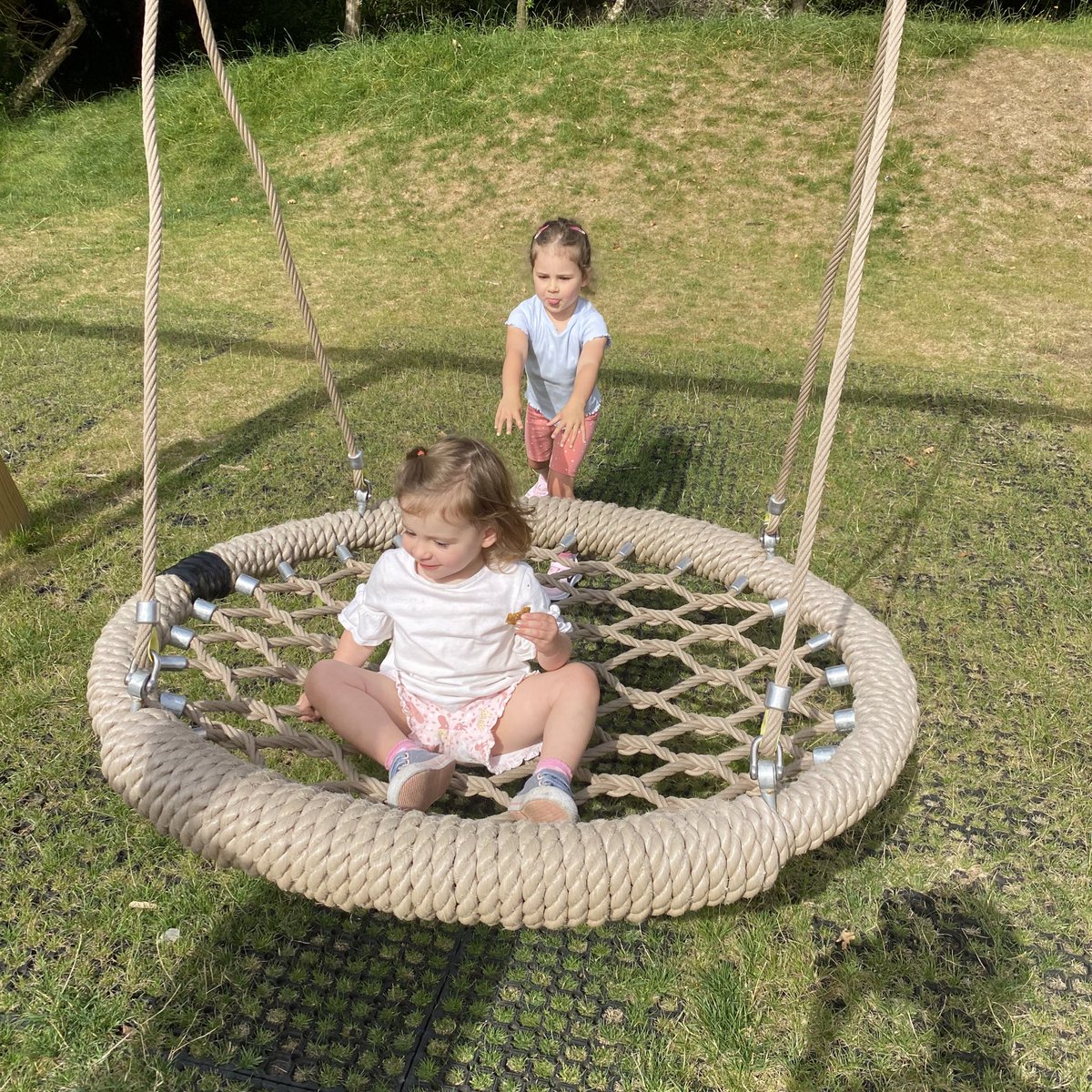 jamescutlan's tweet photo. Trethurgy #ParkLife πβ½οΈπ₯
.
#FamilyTime #IzzyJune #LilyVera ππ»ββοΈπ https://t.co/C8WI8qEtEn
