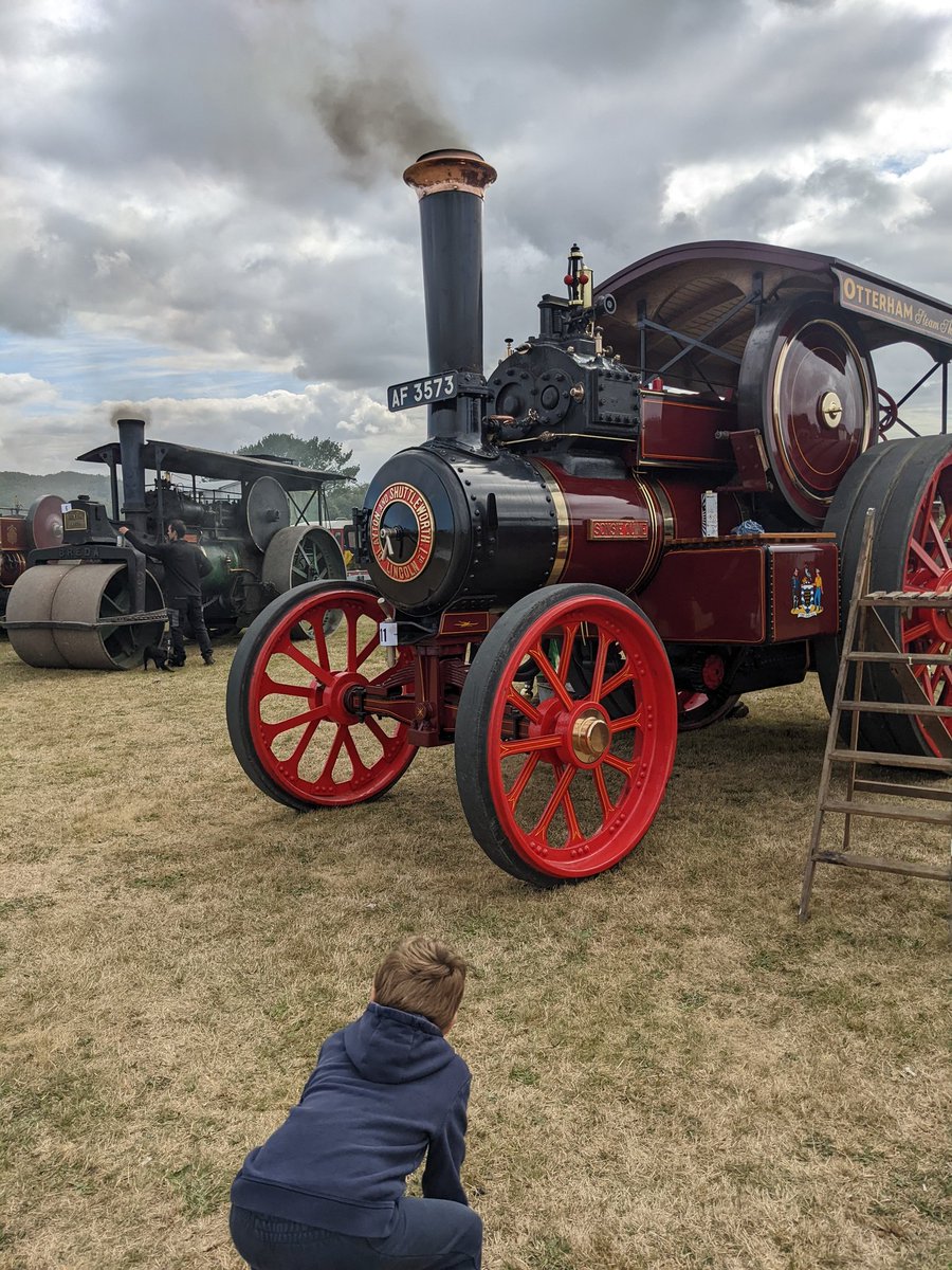 burngold's tweet photo. A great day @CornishSteam. Big and small steam, to random stationary engines, to WWII American jeeps and guns! #cornwall https://t.co/3RwiW504Tm