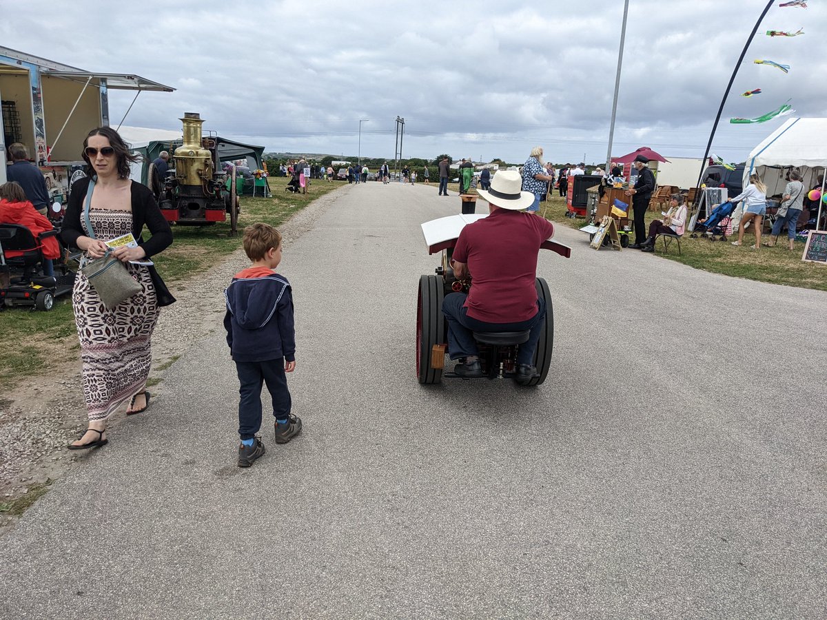 burngold's tweet photo. A great day @CornishSteam. Big and small steam, to random stationary engines, to WWII American jeeps and guns! #cornwall https://t.co/3RwiW504Tm