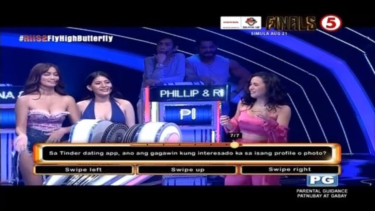 TV5manila's tweet photo. Grabe yung plot twist tonight! Maiuwi kaya nila ang 250k? Swipe right na yan! π
#RIIS2FlyHighButterfly
#RollingInItPHTV5
#WeekendTripTV5
#IBAngSayaPagSamaSama https://t.co/M5teZNKKVC