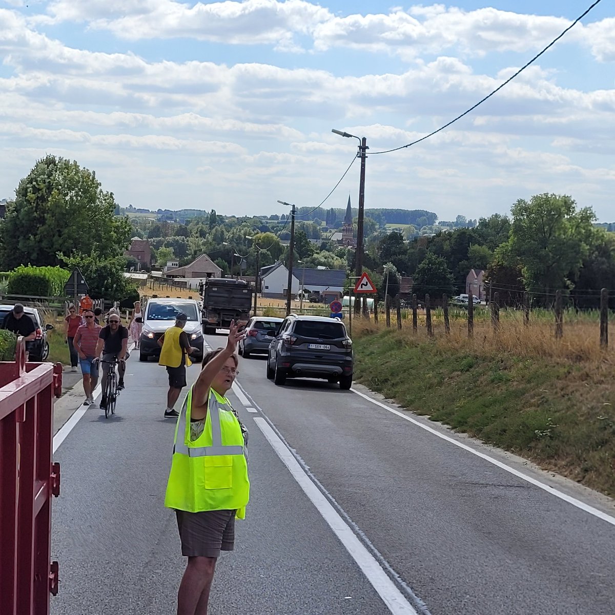 jimlelie's tweet photo. Wanneer gaat @CyclingVL werk maken van veiligheid op #wielerwedstrijden in plaats van constant hun marketing en PR te verzorgen. Tweerichtingsverkeer op koers nieuwelingen #tollembeek https://t.co/mAWMMN30G3