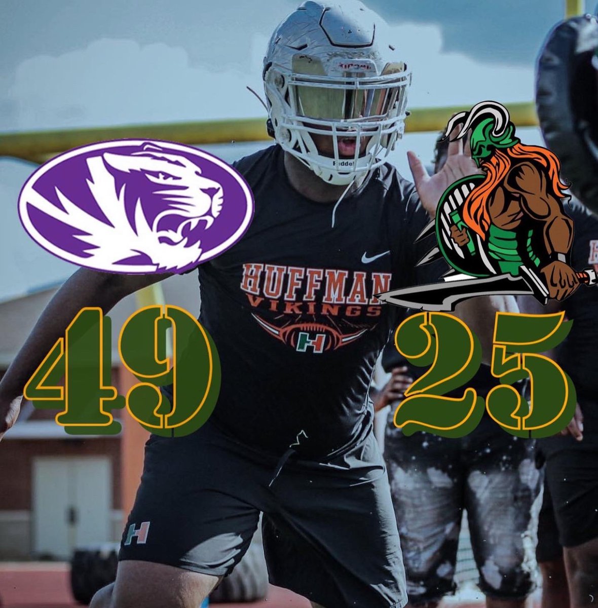 BhamCitySchools's tweet photo. BCS schools are 4-1 on the opening weekend of high school football! Cheers to our scholar-athletes, cheerleaders, coaches and support staff! We are #BCSstrong🏈🏈🏈🏈 https://t.co/U3Q4VjBBgI