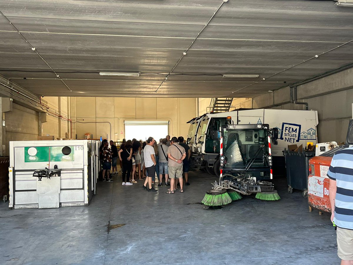 🔴!! S'ajorna la vaga del servei de neteja de Sitges per continuar negociant amb l'empresa la pujada salarial.
La convocatòria de vaga segueix en peu, però sense data. <a href="/canalblau/">Canal Blau</a> #Sitges