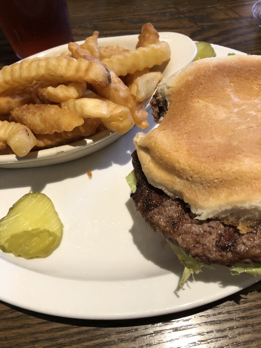 DeborahBranch's tweet photo. Sometimes you gotta eat the burger. #nodiet #food https://t.co/2QWDC2rH2D