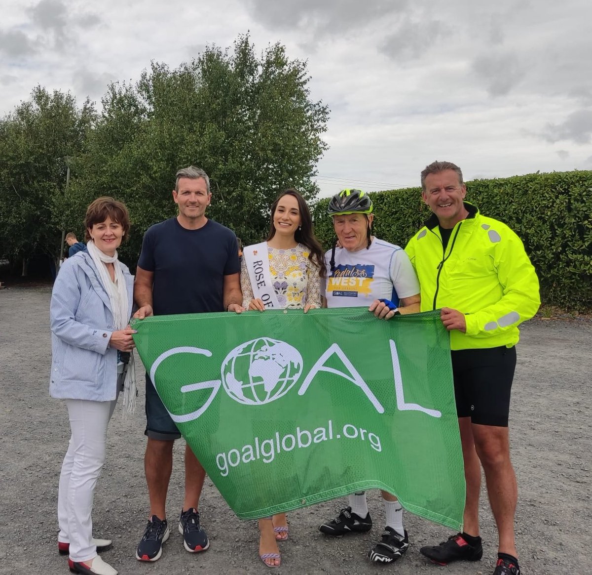 Huge thanks to all who came to Tralee to #PedalWest for GOAL's humanitarian response in #Ukraine Thanks also to 2019 Rose of Tralee Sinead Flanagan for cheering the cyclists on!