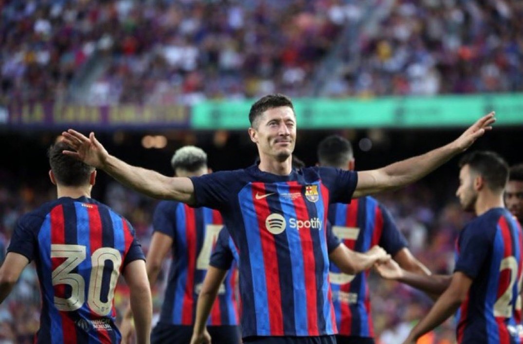 BlxckNews's tweet photo. ❕🎁 Si Lewandowski marca gol frente a la Real Sociedad, sorteamos su camiseta entre todos los que den RT a este tweet y sigan a @Somhiseremfcb y a @BlxckNews 🎁❕

✅ RT + FOLLOW @Somhiseremfcb y @BlxckNews 

✈️ Enviamos a todo el mundo gracias a @waksport7 https://t.co/2lkLyH8KFH