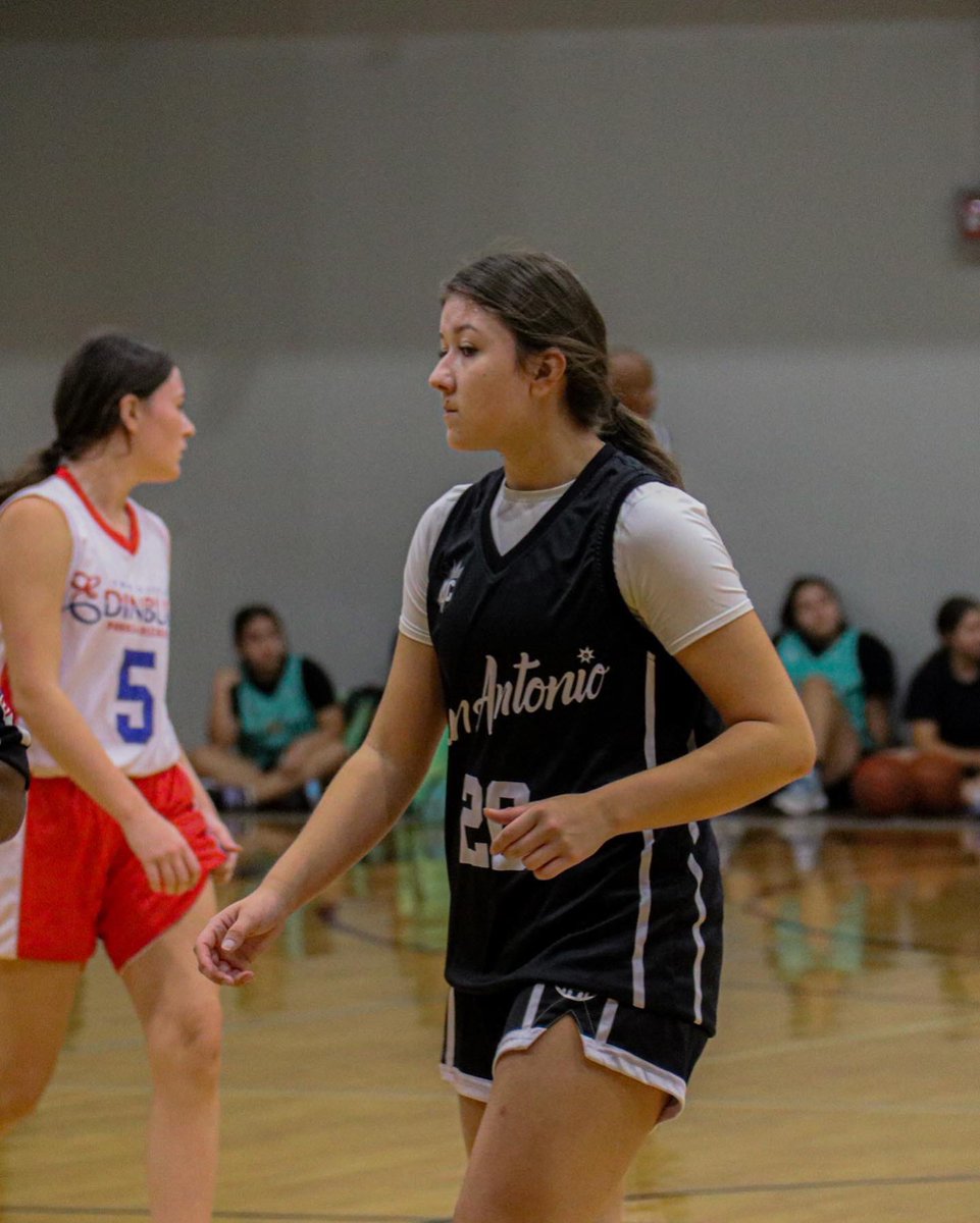 DCqueens_kings's tweet photo. We would like to wish Aralynn a very Happy Birthday!! 🎂 Hope u have an amazing day! 🖤🤍 #girlsthathoop #ballislife #DC #queens https://t.co/MuijPOFwBe