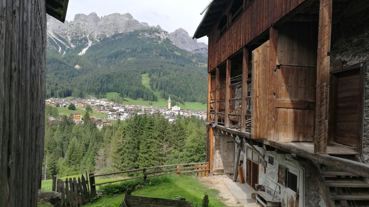 MarcoPortello's tweet photo. #dosoledo realtà storica dei fienili di Dosoledo, tradizioni e culture da preservare nel tempo come guida per il futuro. #comelico @Comelico @comelico #Dolomiti https://t.co/qD55RiUqA8 https://t.co/1v50nGZNjy