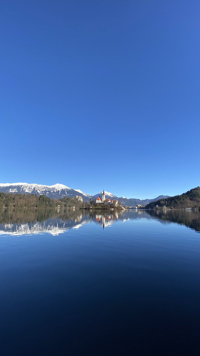panpontanton's tweet photo. #海外旅行 #スロベニア #ブレッド湖 #Travel #Trip #Slovenia #LakeBled https://t.co/tDnWTb2xXr
