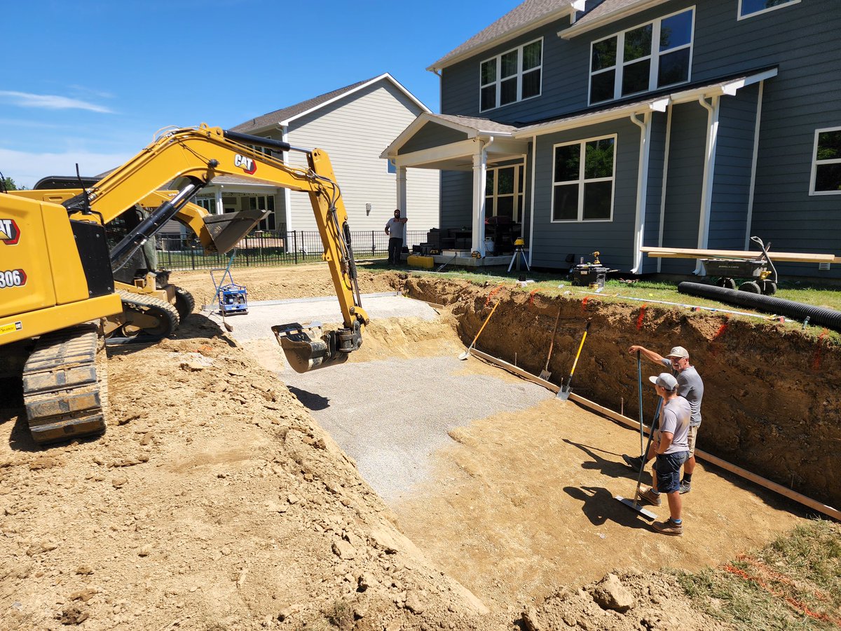 Mudslingerspool's tweet photo. Excavation progress in Noblesville for this Pinnacle 35' fiberglass pool from @LeisurePoolsUSA with sorrento spa in ebony blue. 🏊‍♀️ https://t.co/YHV1njUjzo