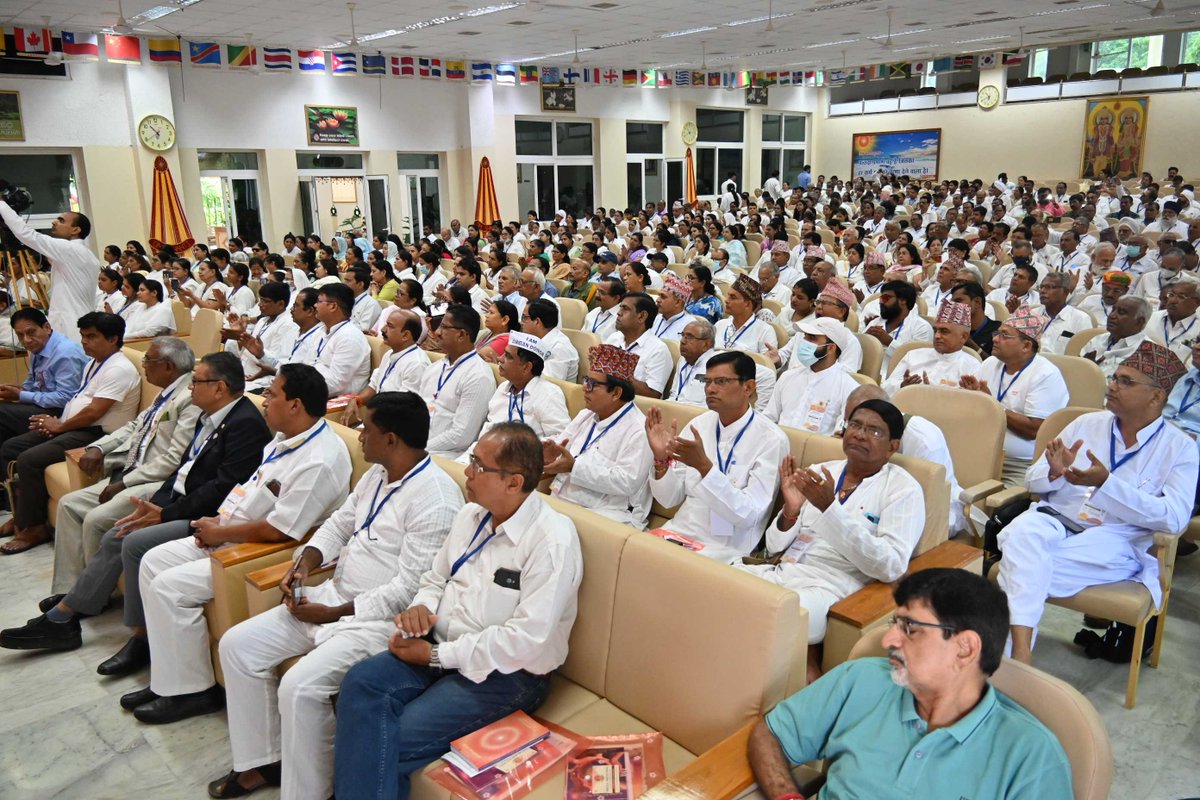 BrahmaKumaris's tweet photo. Glimpses of inaugural session of Social Leaders Conference & Meditation Retreat titled Spiritual Life - Value Based Society by Social Service Wing at Global Auditorium, Brahma Kumaris.
#SocialServiceWing #brahmakumaris https://t.co/1nEtfgLlZv