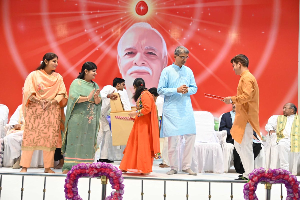 BrahmaKumaris's tweet photo. Glimpses of inaugural session of Social Leaders Conference & Meditation Retreat titled Spiritual Life - Value Based Society by Social Service Wing at Global Auditorium, Brahma Kumaris.
#SocialServiceWing #brahmakumaris https://t.co/1nEtfgLlZv