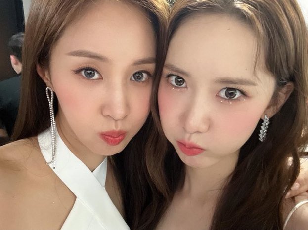yoonaIiem's tweet photo. Yuri unnie 😘 https://t.co/GeDxuOC5qC