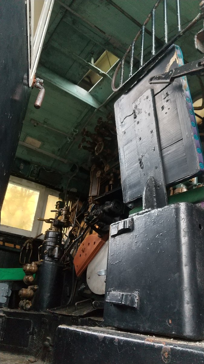 b9VKKvun1josLI4's tweet photo. #蒸気機関車 #d51 47号機 #保存車両 #北海道 にある4両の#ナメクジ 制覇‼️😁#旭川市 #d516 #札幌市 #d5111 #新得町 #d5195 #保存車#メカメカ展示シリーズ#デゴイチ#機関車 #鉄道 #d5147 #岩見沢市 #みなみ公園 ここには #c57144 もあります‼️😳 https://t.co/6K1UxAH1A2