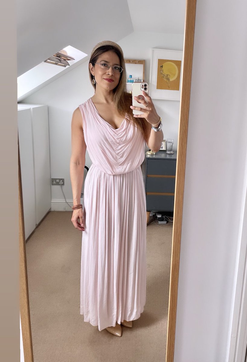 EmmelineLagunes's tweet photo. Haven't worn this dress in ages, which was another bargain I got when I first moved to the UK and didn't have much money for clothes. Still a good option for a Saturday afternoon of galleries and cinema.
#sustainablefashion #Saturdaylook #Summerdress https://t.co/1R663NLT6I