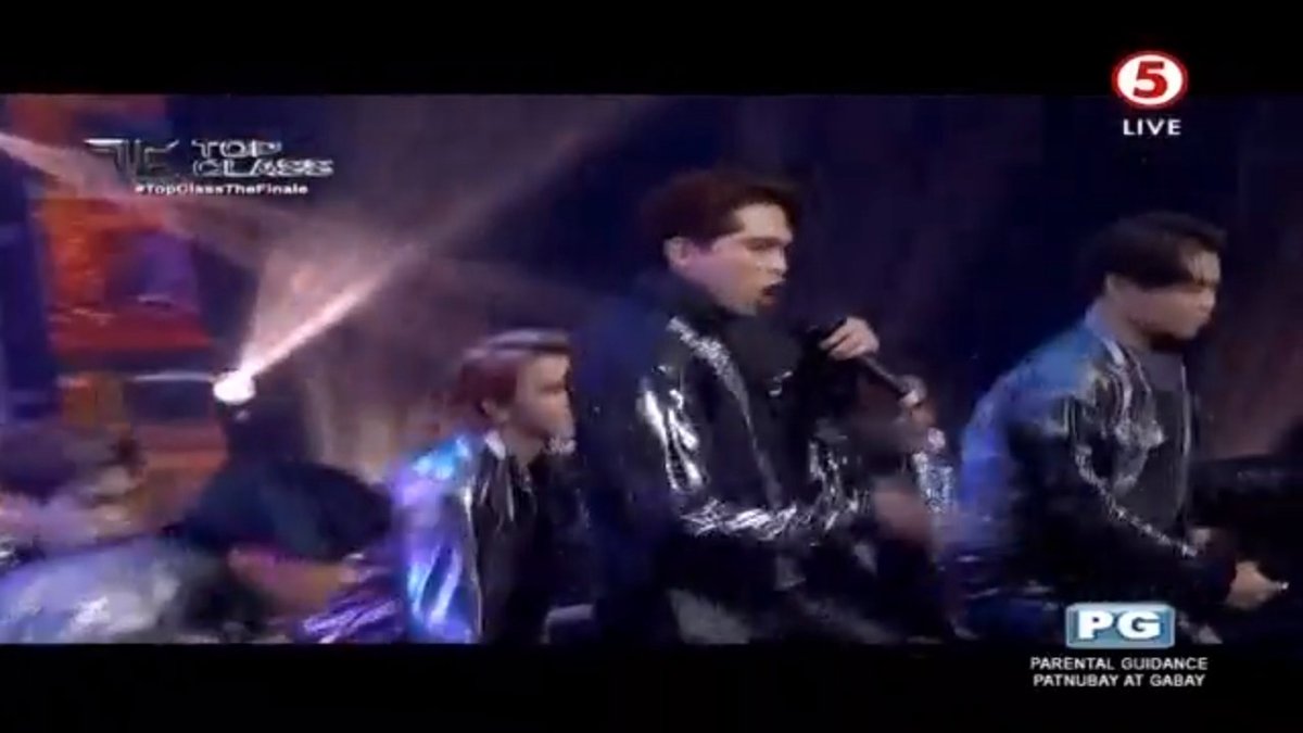 TV5manila's tweet photo. Hataw Na by THE PURE ENERGY Gary Valenciano! ๐คฉ
#TopClassTheFinale
#TopClassTV5
#IBAngSayaPagSamaSama https://t.co/AuxPmuPIU9