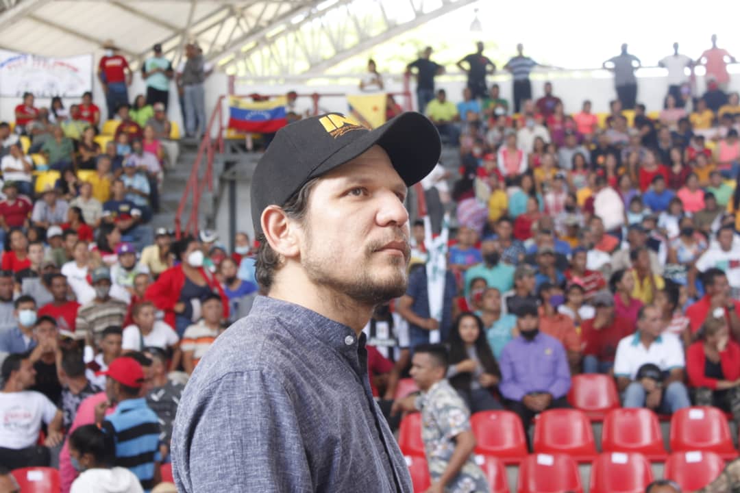 davidjhg's tweet photo. En Revolución la clase campesina tiene garantizado el acceso a la tierra. Cumpliendo la palabra del Pdte. @NicolasMaduro entregamos 1.825 instrumentos agrarios, regularizando más de 25mil ha en beneficio de 3.500 familias de Portuguesa.
¡Organización, planificación y justicia! https://t.co/PE0z8U6FZL