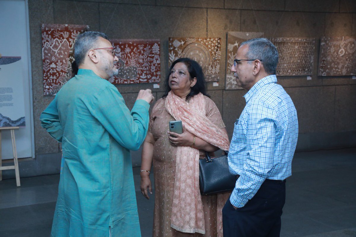 ArtTree's tweet photo. Some glimpses from Day 2 of Pravaah - A Journey, which is on display till tomorrow i.e. 21st of August at India Habitat Centre, organised by Art Tree. https://t.co/hgCsZ1hYkW