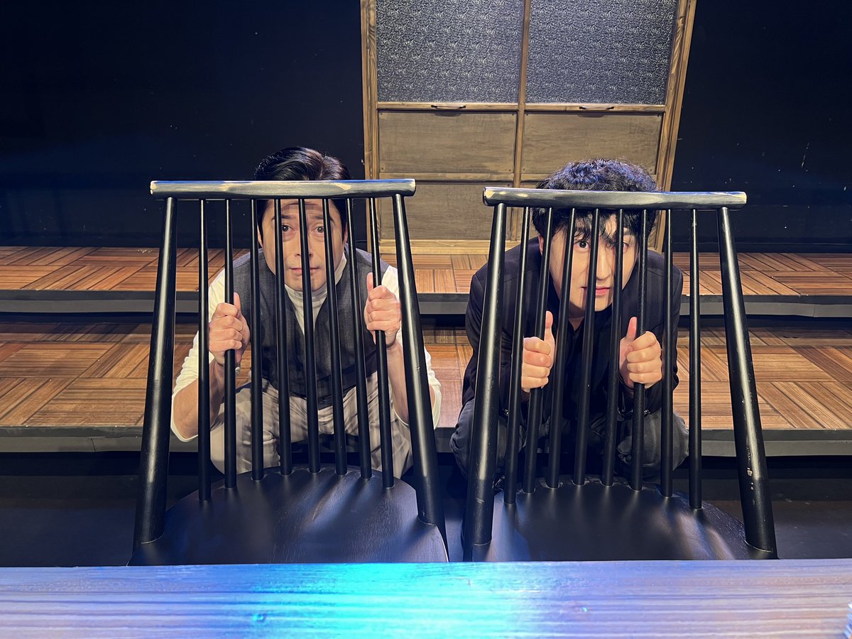 [#연극 #비평가] 

#이현철 #볼로디아 #김준원 #스카르파

오늘은 준원 스카르파와 현철 볼로디아의 페어 막공이자 현철 볼로디아의 막공입니다🥺💧

아름다운 문장들과 기가 막힌 순간들로 가득 차있는 301호에 방문하셔서 마지막까지 함께 해주세요🖋📑!

연극 <비평가>
예스24스테이지 3관