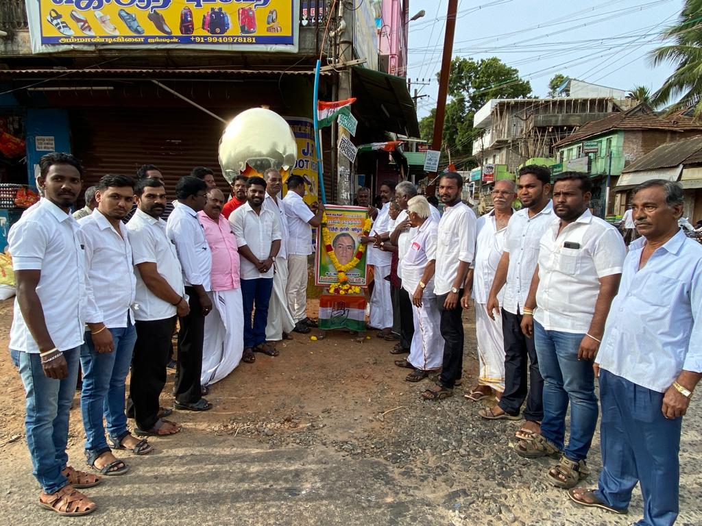DhayaneshTNPYC's tweet photo. #அம்மாண்டிவிளையில் சந்திப்பில் #வெள்ளிமலை #பேரூர் #காங்கிரஸ் கட்சி #தலைவர் #தங்கத்துரை தலைமையில் #குளச்சல் சட்டமன்ற உறுப்பினர் @advjgprince மற்றும் #மாவட்ட #காங்கிரஸ் கட்சி தலைவர் #உதயம் சிறப���பு விருந்தினராக கலந்து கொண்டு தலைவர் #ராஜீவ்காந்தி அவர்களின் பிறந்த நாள் கொண்டாடியபோது🙏 https://t.co/H9WqnMz3lO