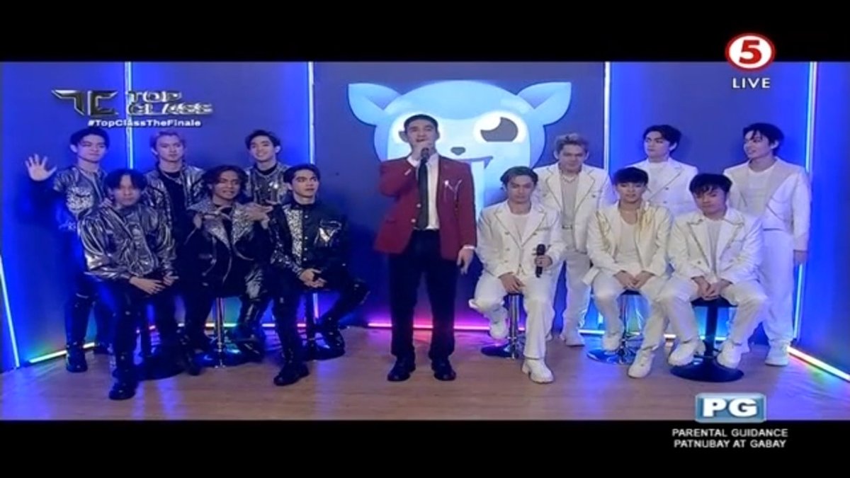 TV5manila's tweet photo. KUMUstahan na with the Top 12 Finalists!
#TopClassTheFinale
#TopClassTV5
#IBAngSayaPagSamaSama https://t.co/zkwhY9kZoc