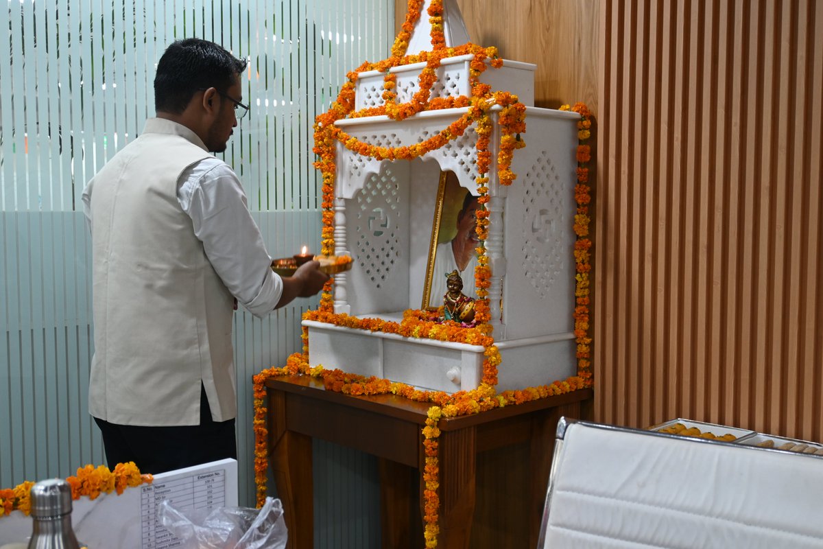 lecturedekho1's tweet photo. #janamashtami2022 Celebration at our Noida office.
It was a day filled with fun, laughter and happiness.
May Lord Krishna shower his blessings on you and your loved ones always.

#officecelebration #teamcelebration #festivities #teamspirit #companyculture #festivals #Blessings https://t.co/nNpmU7QS13