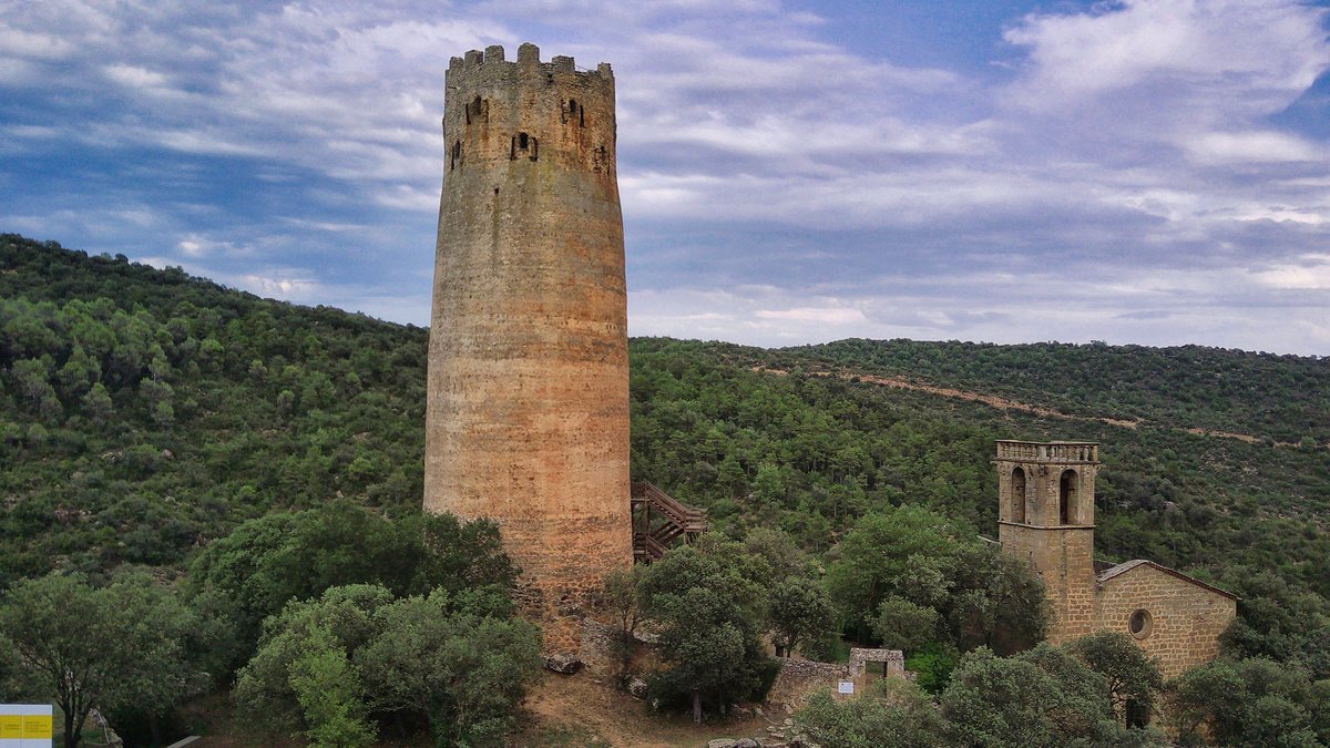 ramonsunyer's tweet photo. Esguardant la majestuosa i insòlita Torre de #Vallferosa a #Torà, una joia del s. VIII de 33 m d'alçada, #boncapdesetmana
@viladetora @valldellobregos @aralleida @catexperience @patrimonigencat @descobrircat @SomSegarra @Turisme_Segarra @caminsnatura @lasajolida @sortirambnens https://t.co/A6cfagecRh
