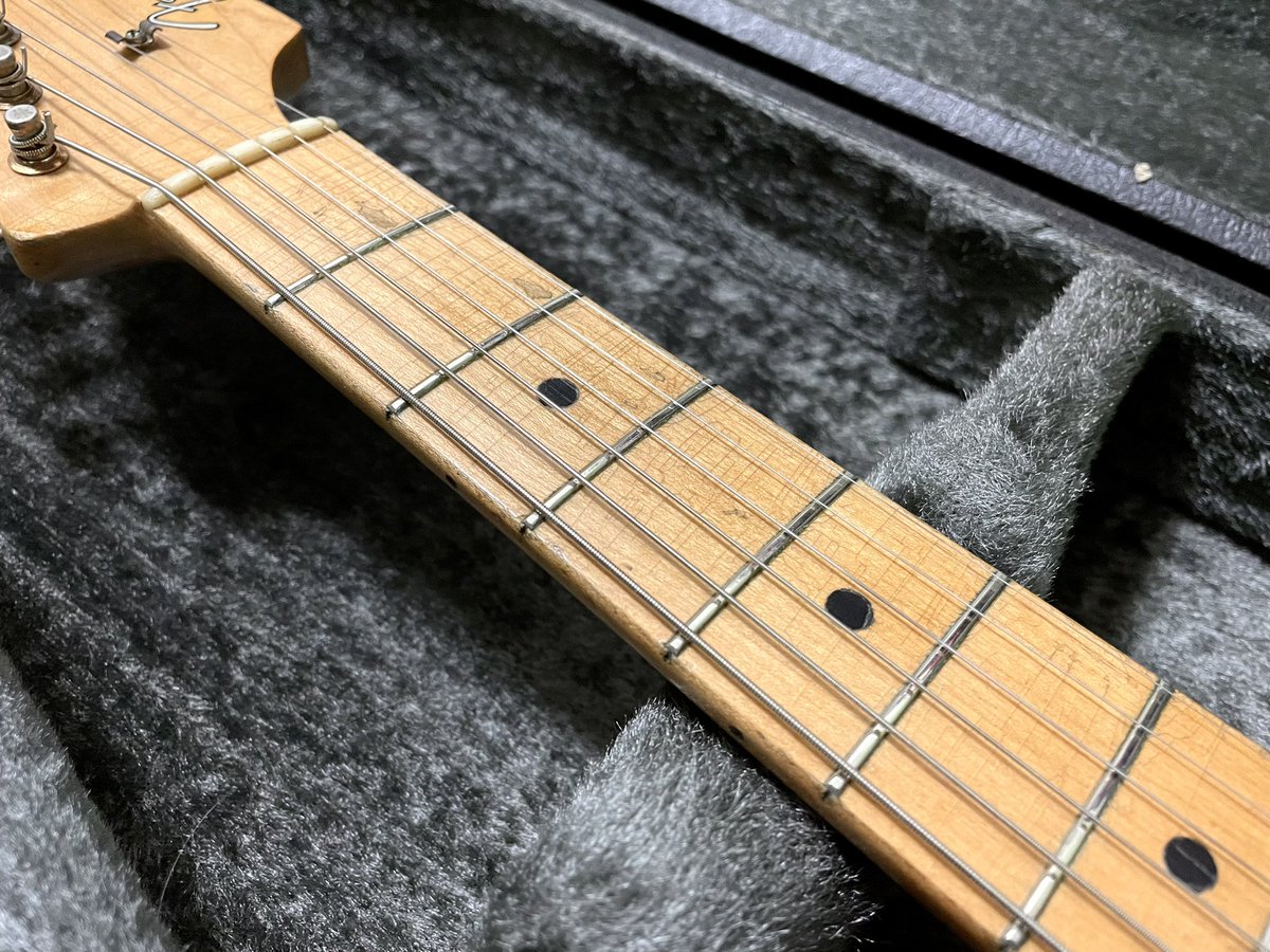 rv138's tweet photo. 1958年製(?) Musicmaster "LA Scribbled Franken"
1958 ネック/60'sボディ/1958ピックガード&PU(+50'sリアPU増設)/50〜60'sブリッジプレート…etc
やっと組み上がった✌️
#ワイのギターを見ていきなハレ2022
#Fender #PreCBS #DuoSonic #Musicmaster #HairMetal #LA #Trixter #WARRANT #GunsNRoses https://t.co/SSKhnnCcGf