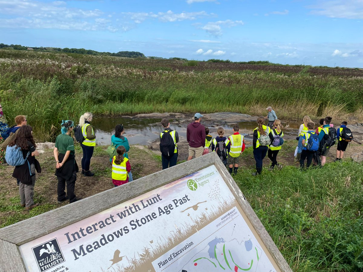 Today we are out at Lunt Meadows 

Ideal kind of weather…touch wood it holds! But we will definitely have fun! 

<a href="/MuseumLiverpool/">Museum of Liverpool</a> Archaeologist Rob Cowell is currently talking us through his decade long excavations

#Archaeology