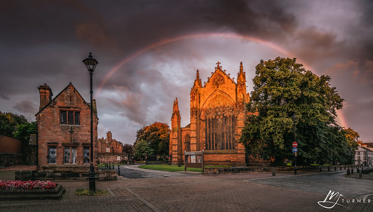 MJTurnerPhoto's tweet photo. Carlisle Cathedral & Lodge captured during some stormy conditions earlier this morning with the East Window framed by a red rainbow 🌈 seen from Castle Street.
#CarlisleCathedral #CityOfCarlisle #RedRainbow
@CarlisleCath
@DiscoverCarlisl
@thecumbriaguide
@CumbriaCC https://t.co/MyINsss2rk