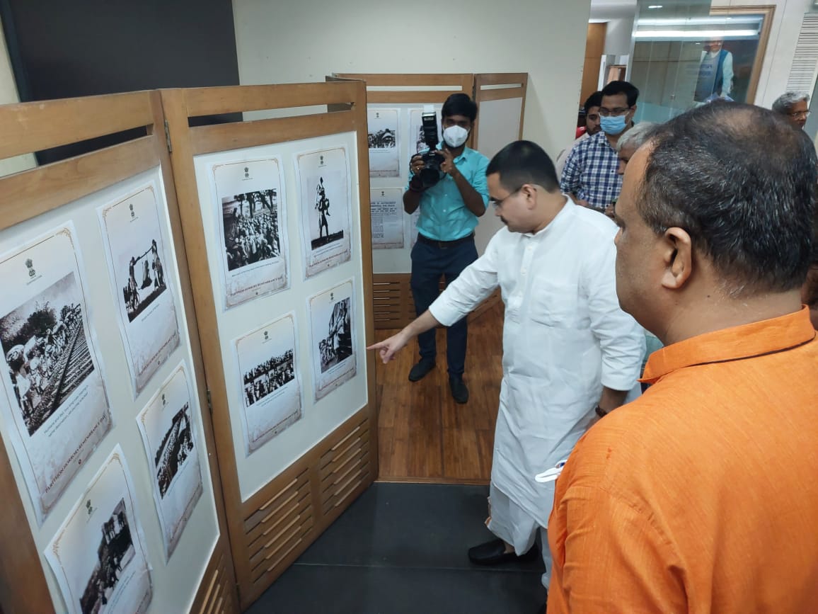 ignca_delhi's tweet photo. Two Day Film Festival commemorating #PartitionHorrorsRemembranceDay in Kolkata inaugurated today. 

@PMOIndia @MinOfCultureGoI @AmritMahotsav @kishanreddybjp @arjunrammeghwal @M_Lekhi @Sachchida_Joshi @AnuragPunetha @NCAA_PMU @PIB_India @PIBCulture https://t.co/SkntHkzNyd