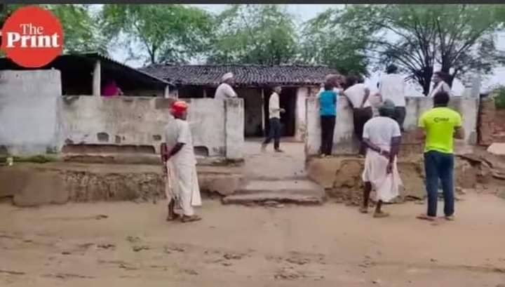 MAHI_BISHNOIE's tweet photo. ये उसी अध्यापक का घर है 
राजनीति करने की भी हद हो गई बिना सच्चाई जाने.....
निष्पक्ष जांच हो गुनहगार कोई भी हो बचना नहीं चाहिए @mahibishnoi_
 #सुराना #जालोर https://t.co/rUnDhElLVu