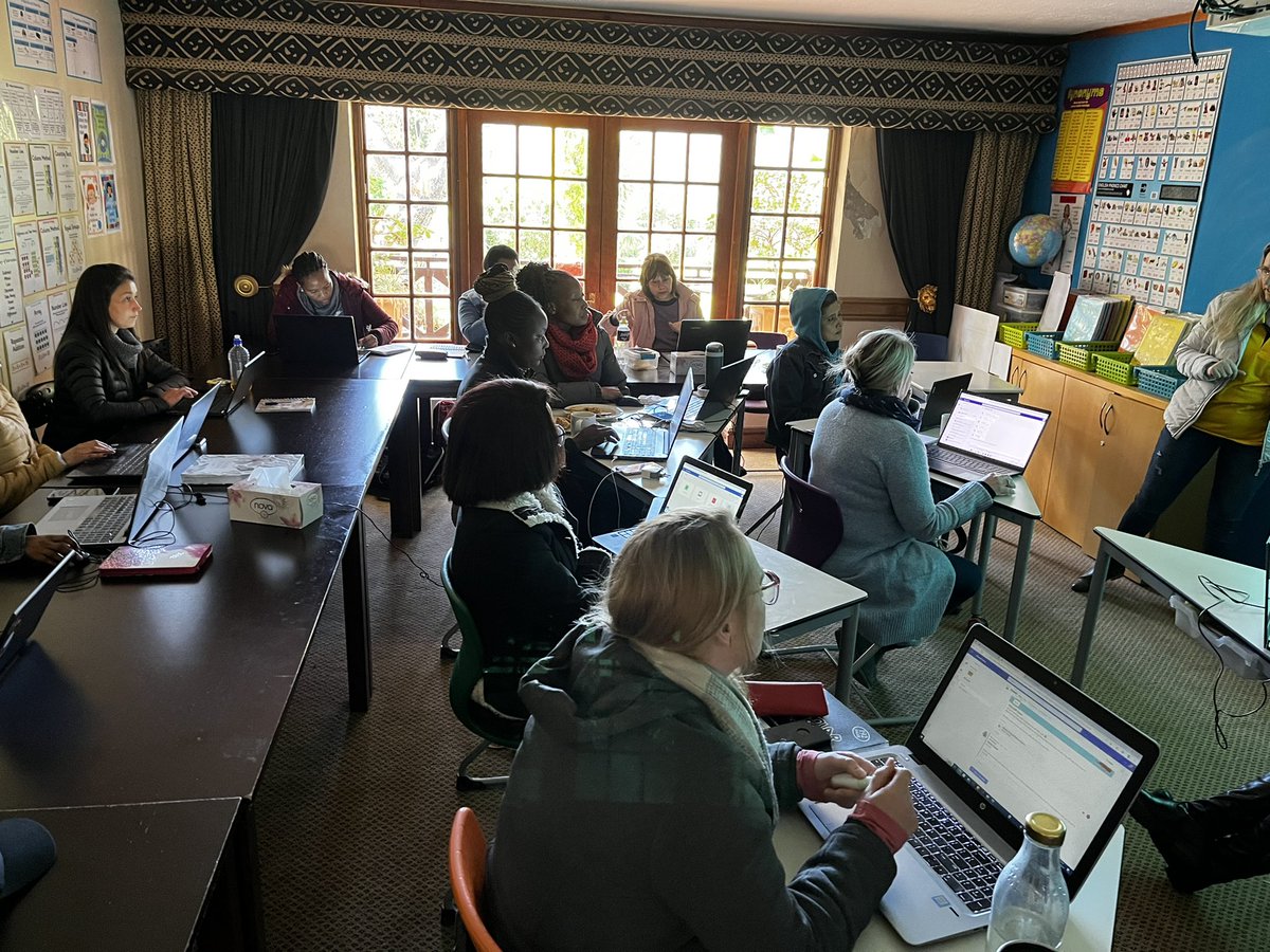 vivian_ladner's tweet photo. @buzzbotics 🐝 doing Teacher Coaching‼️ at Bradford Schools @MicrosoftEDU @MicrosoftTeams #ReadingProgress #alwaysbelearning #funintheclassroom https://t.co/del9sDa8Pw