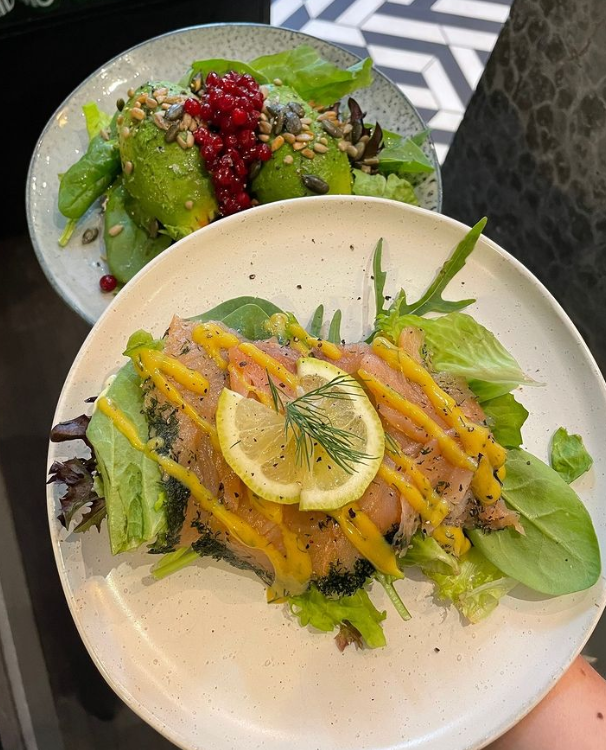 putneyexchange's tweet photo. Lunchtime 🥑🥗🥪
Wishing everyone is having a lovely weekend!
Pop by and try one of Blabar's lovely Open Top Sandwiches!
📷: Norwegian cured Salmon & Half Moon Avocado
#blabar #putney #sw15 #putneylondon #shareourputney #shopputney #shoplocal https://t.co/56maaSZzjb