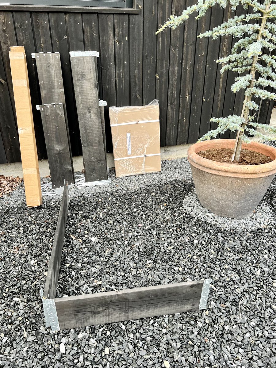 birkeland_maria's tweet image. Maria Does Stuff She Doesn’t Know (part 1) #buildingstuff #figuringshitout #allbymyself #minigreenhouse #herbgarden #idontknowwhatimdoing